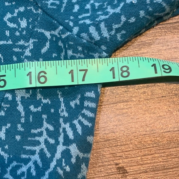 Eddie Bauer pullover- Like New! Size Medium - Picture 10 of 14